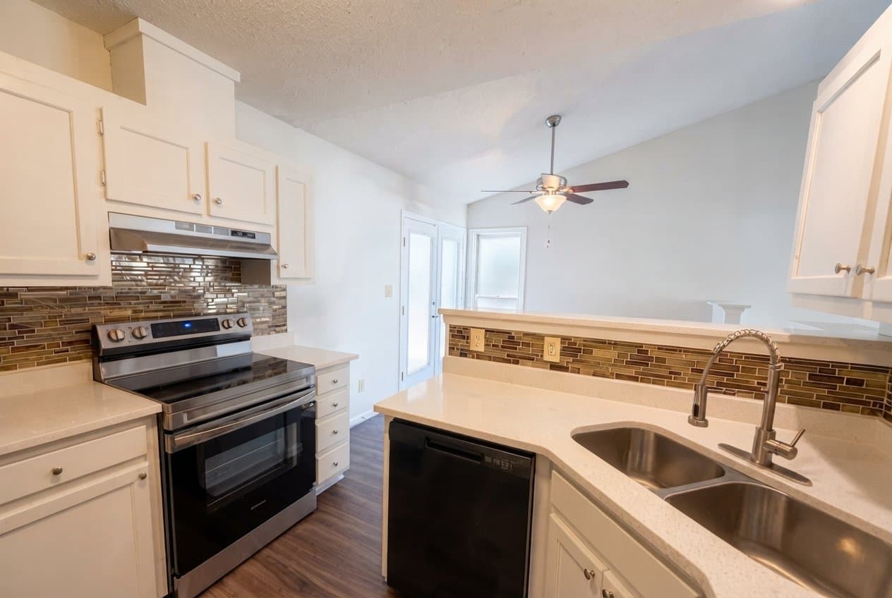 Raleigh House: 3128 Verdugo Dr