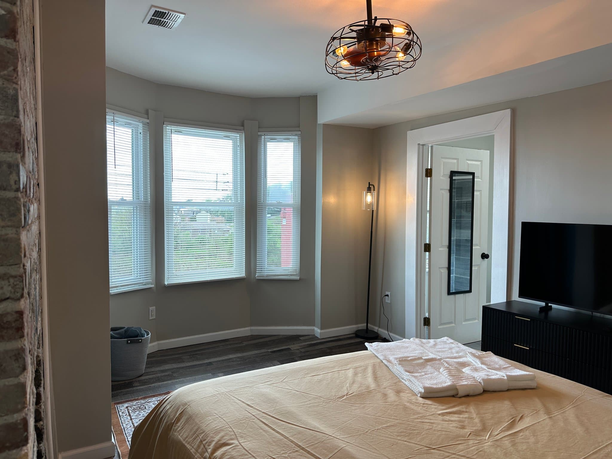 Pittsburgh House: 528 Junilla Street