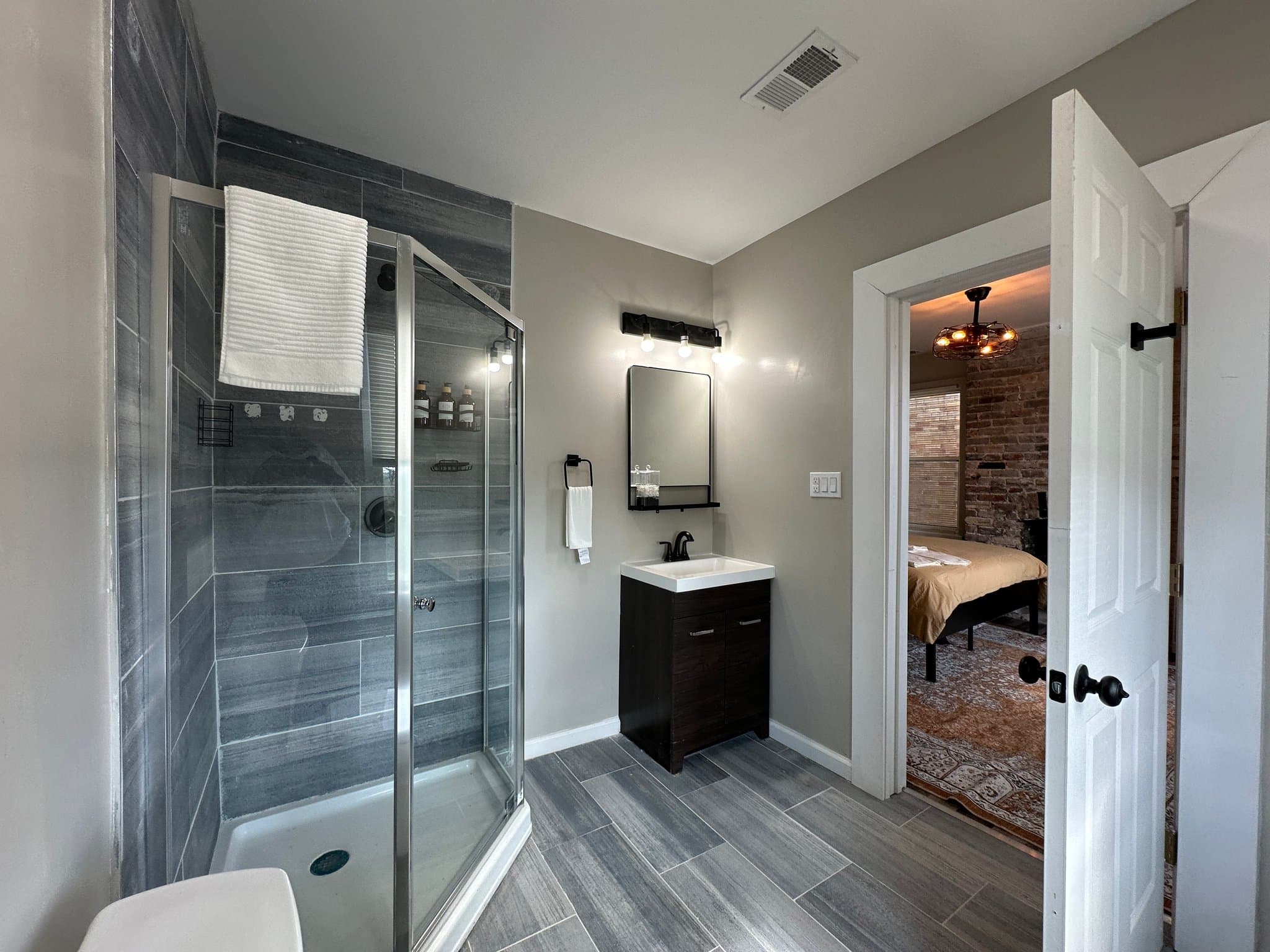Pittsburgh House: 528 Junilla Street