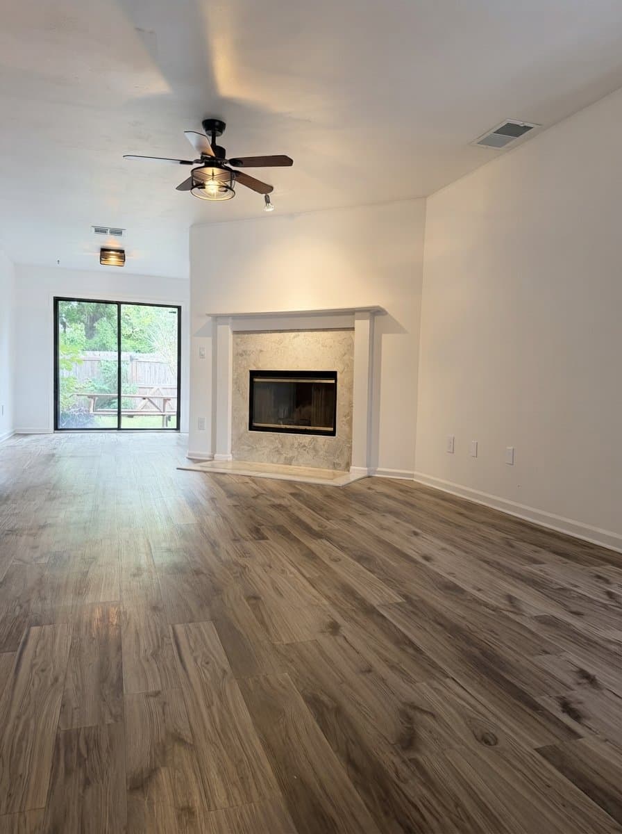 JACKSONVILLE Townhome: 4063 Laurelwood Dr.