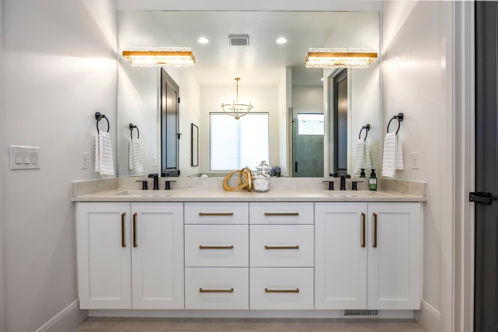 Highland House: 9825 N Willowbank Dr