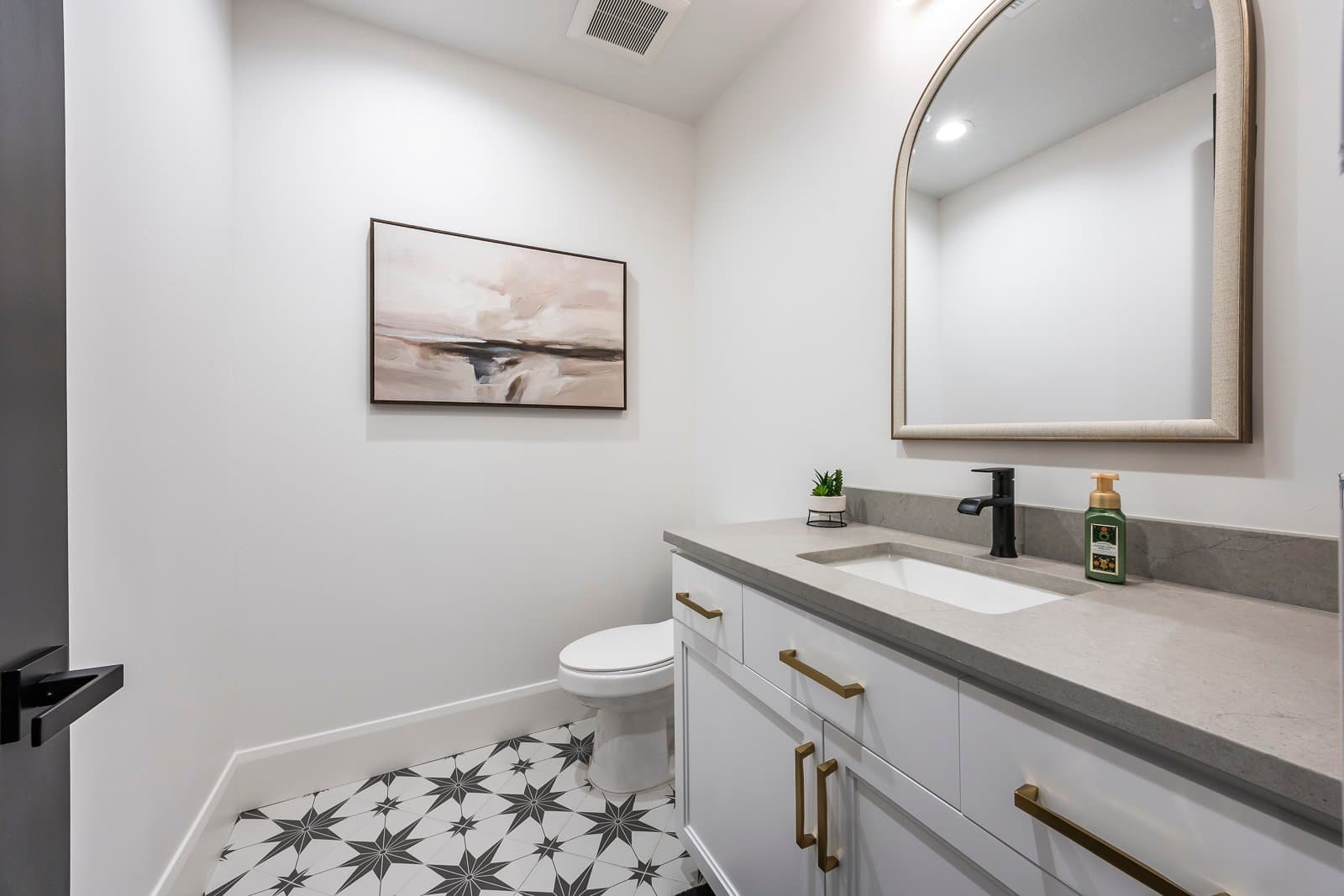 Highland House: 9825 N Willowbank Dr