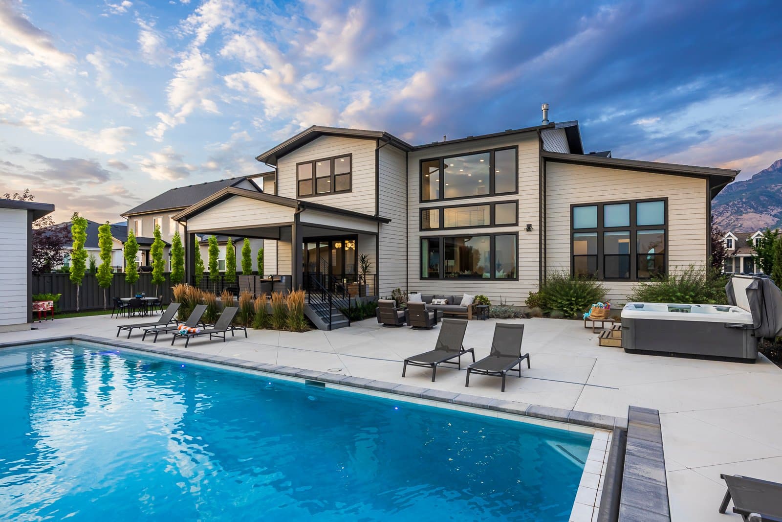 Highland House: 9825 N Willowbank Dr