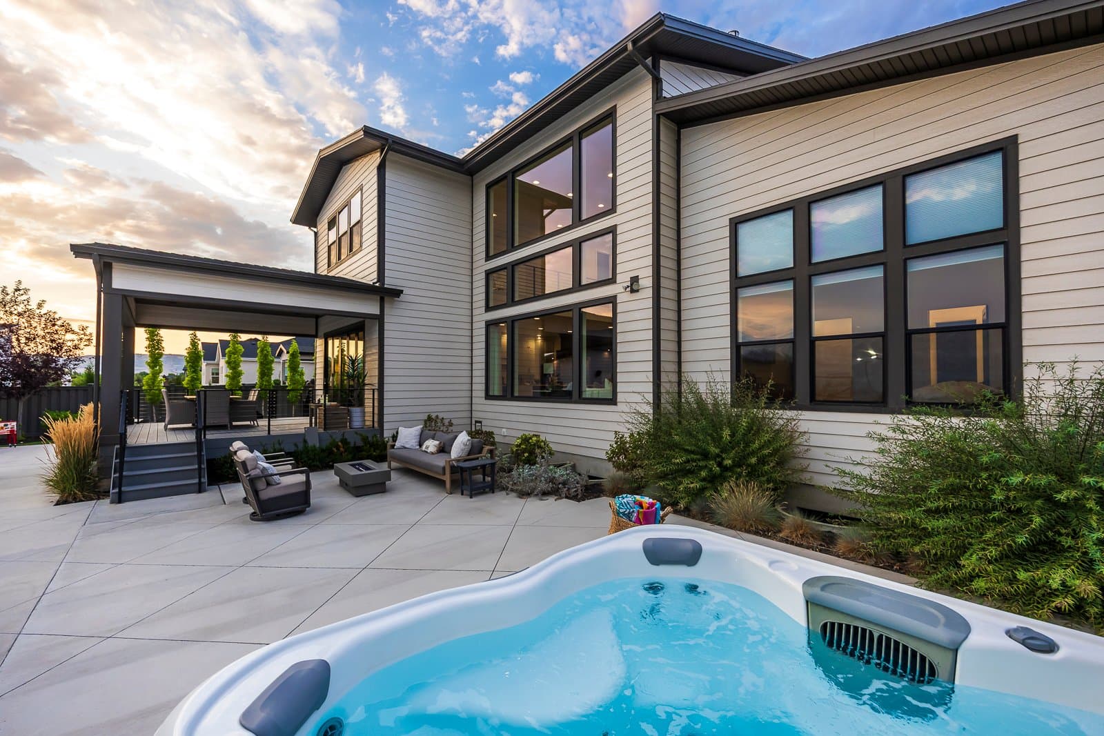 Highland House: 9825 N Willowbank Dr