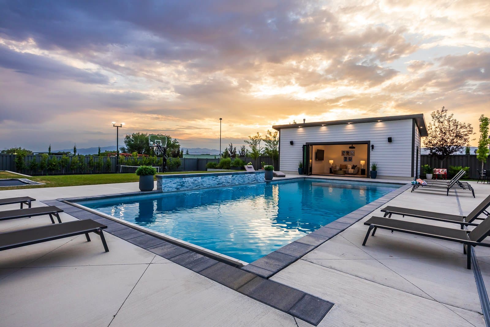 Highland House: 9825 N Willowbank Dr