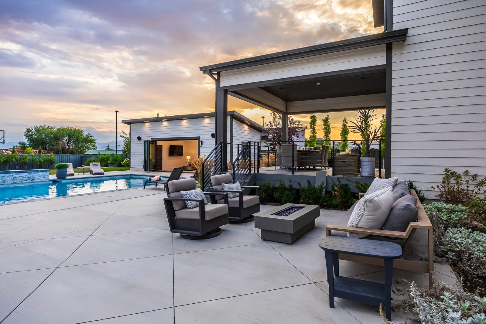 Highland House: 9825 N Willowbank Dr