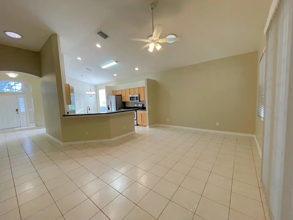 Tampa Multiplex: 9127 cliff lake ln