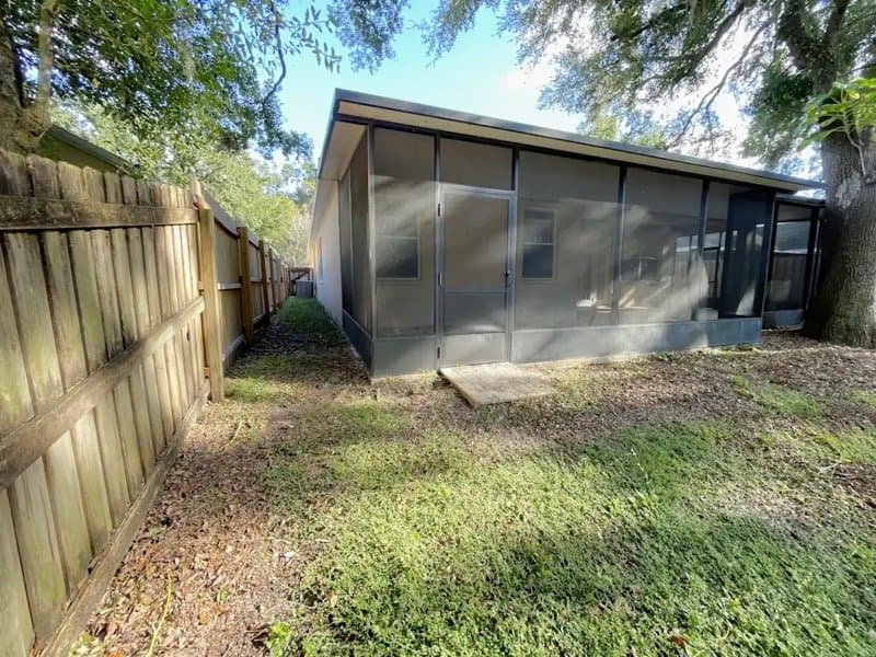 Tampa Multiplex: 9127 cliff lake ln