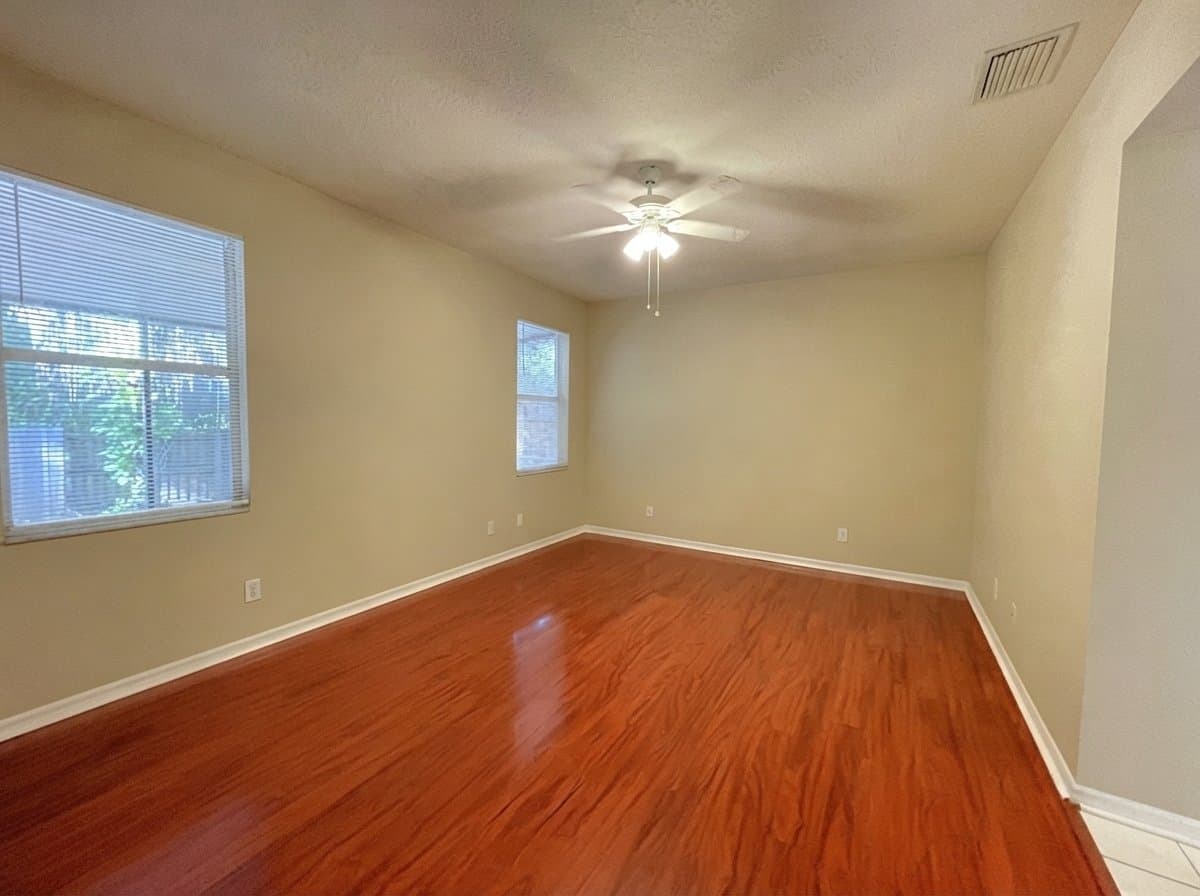 Tampa Multiplex: 9127 cliff lake ln