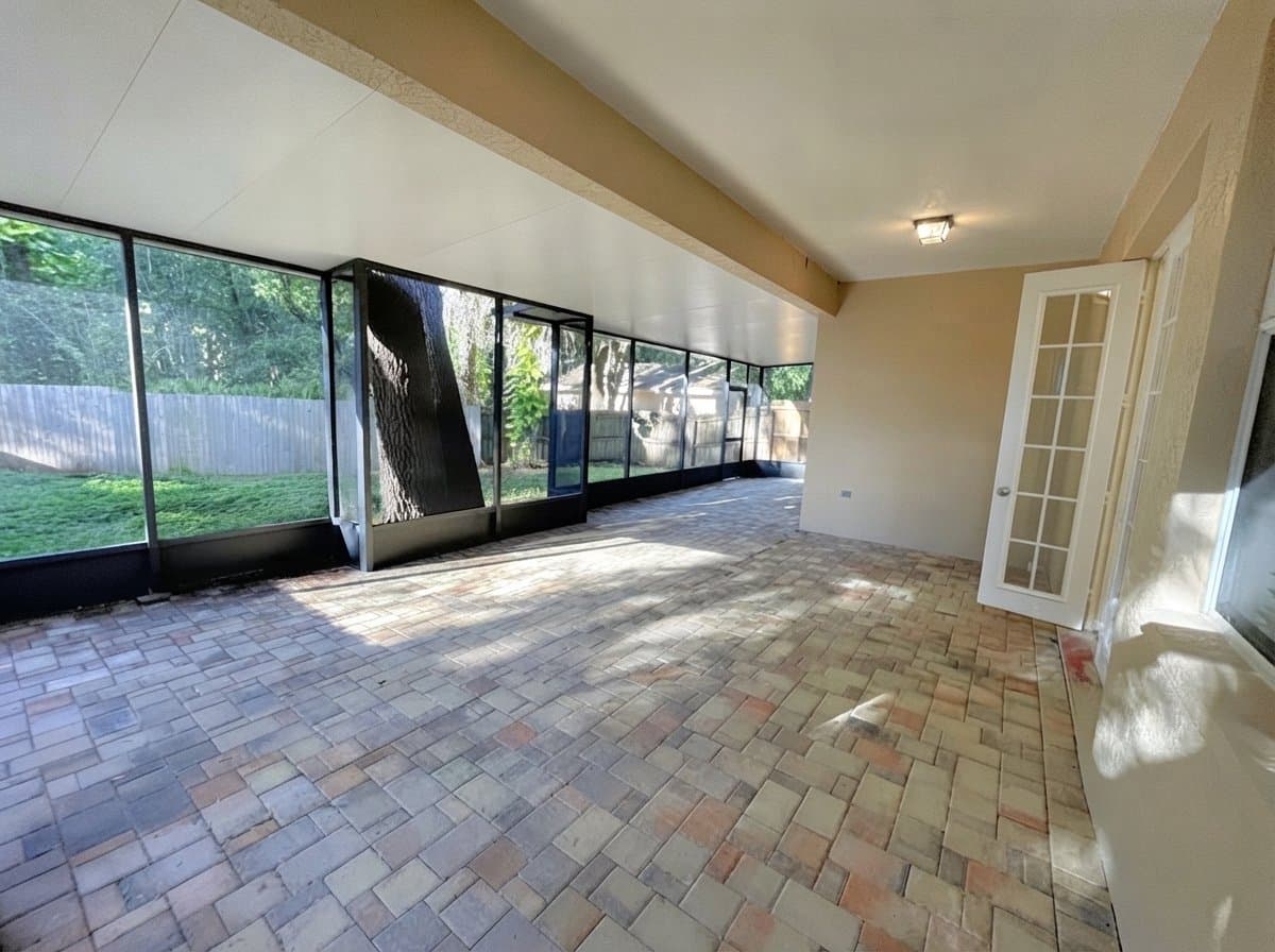 Tampa Multiplex: 9127 cliff lake ln