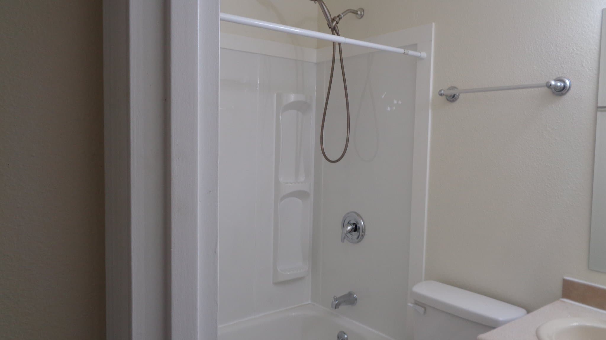 Everett House: 12428 Meridian Ave, S