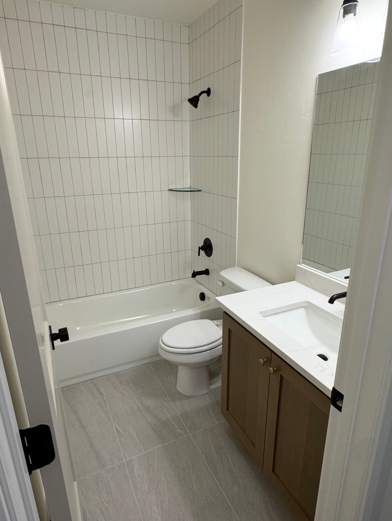Vineyard House: 79 N Scarlet Maple Rd