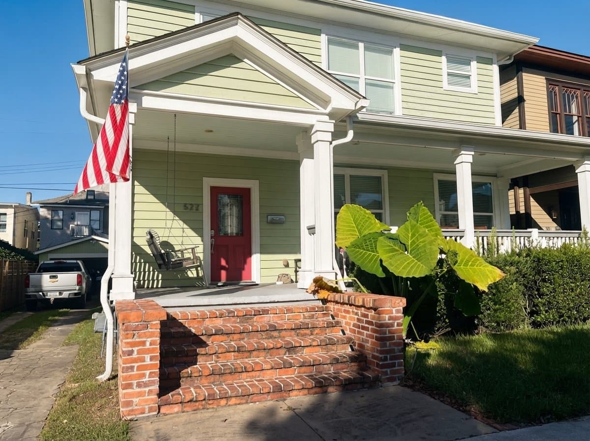Savannah House: 522 E 40th St