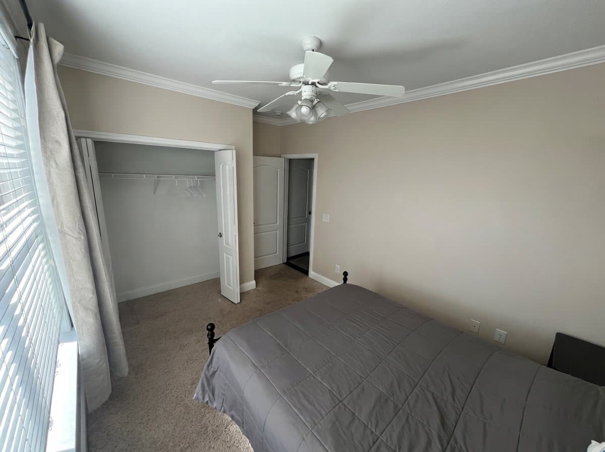 Savannah House: 522 E 40th St
