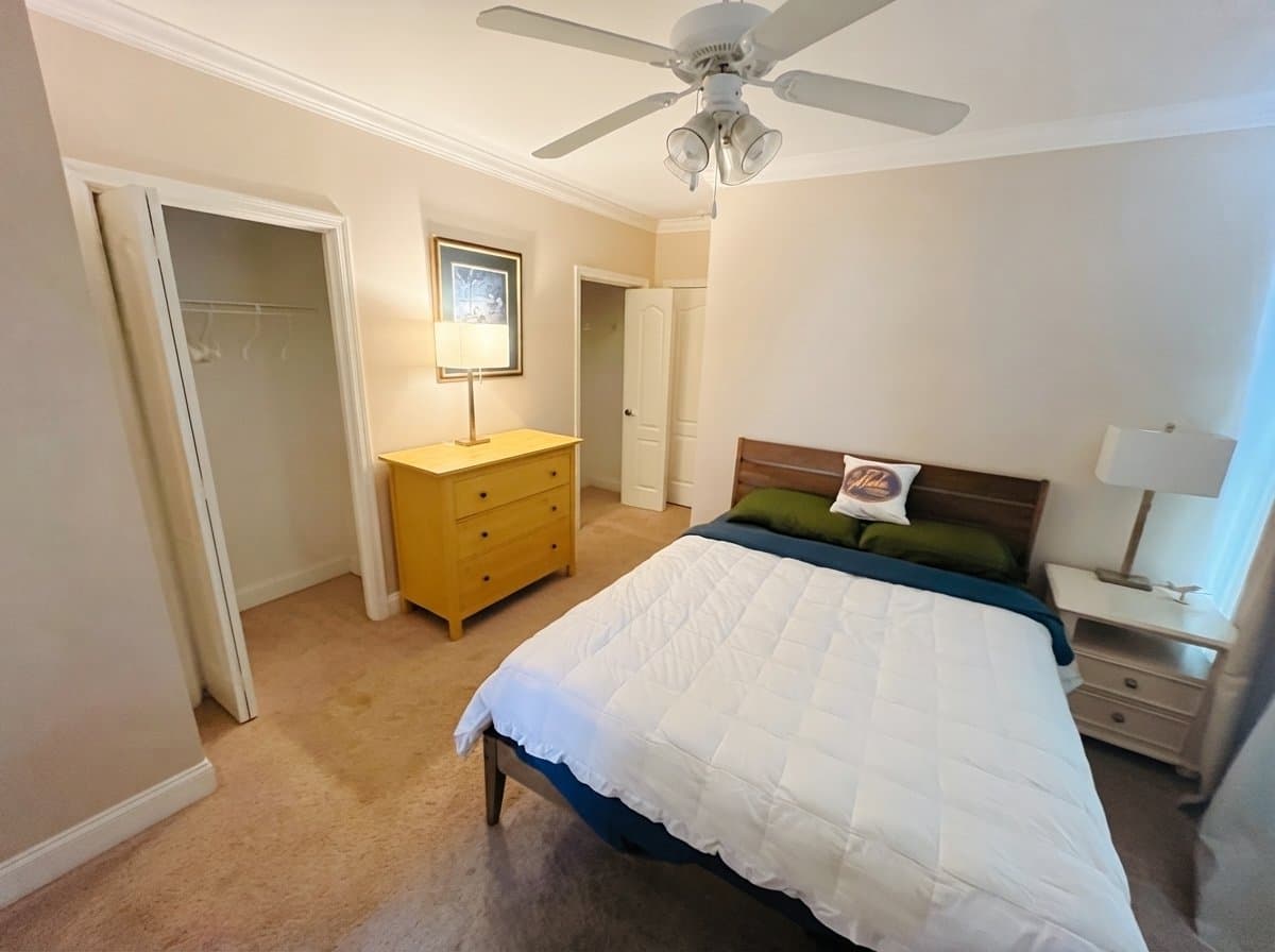 Savannah House: 522 E 40th St