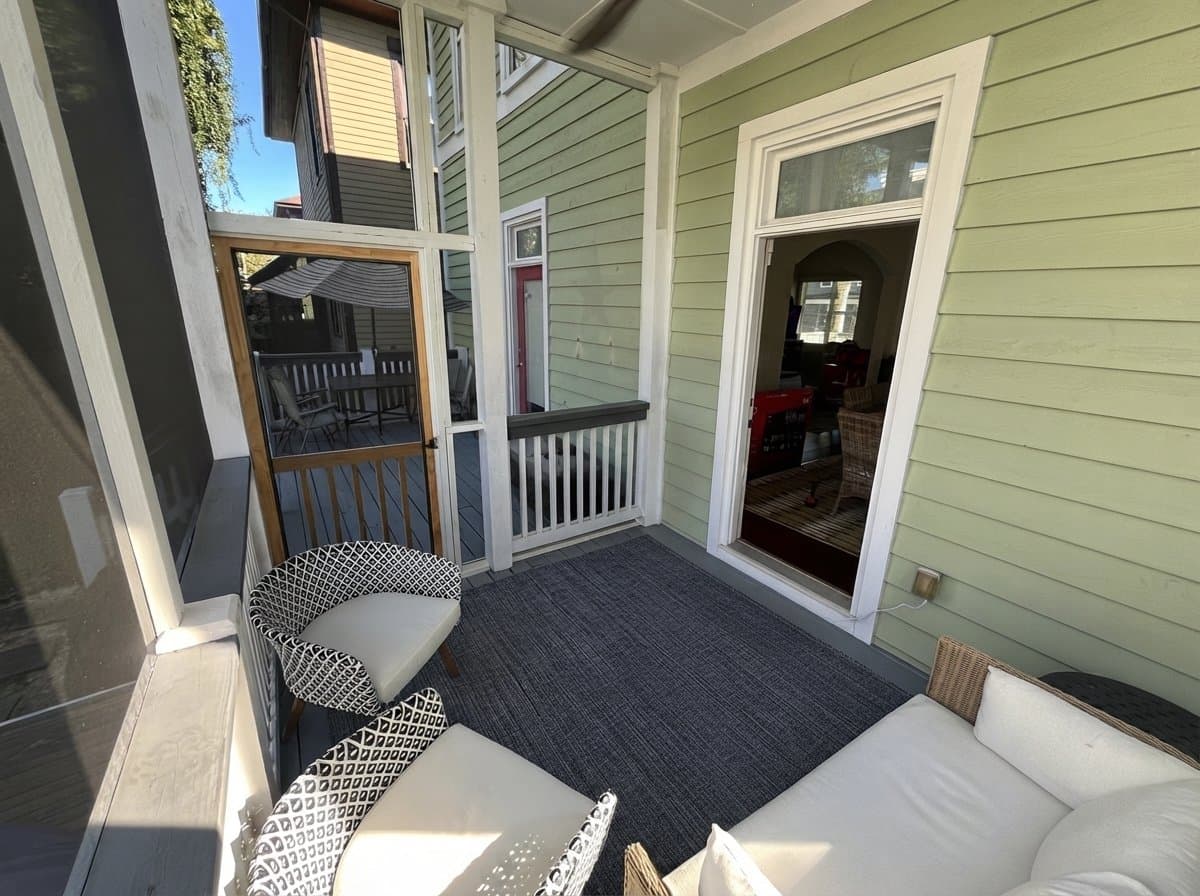 Savannah House: 522 E 40th St