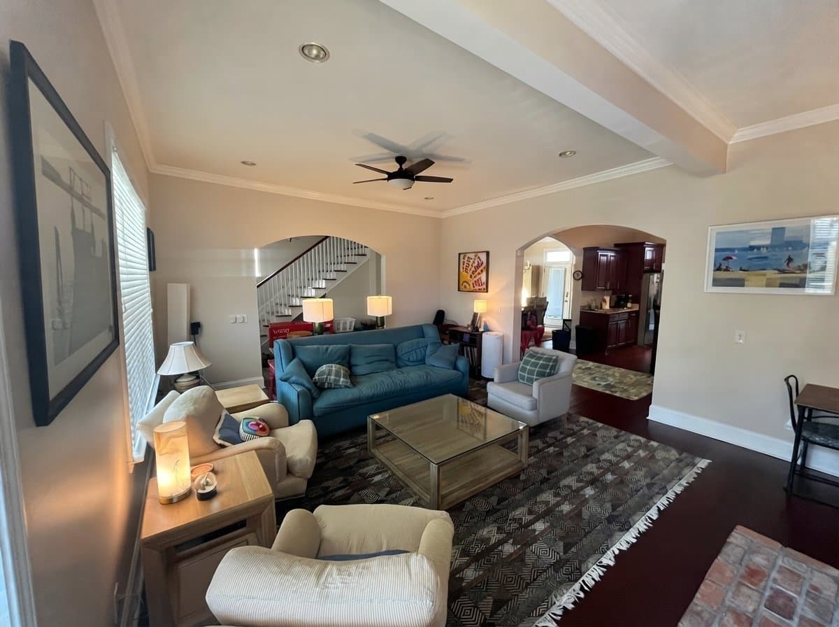 Savannah House: 522 E 40th St