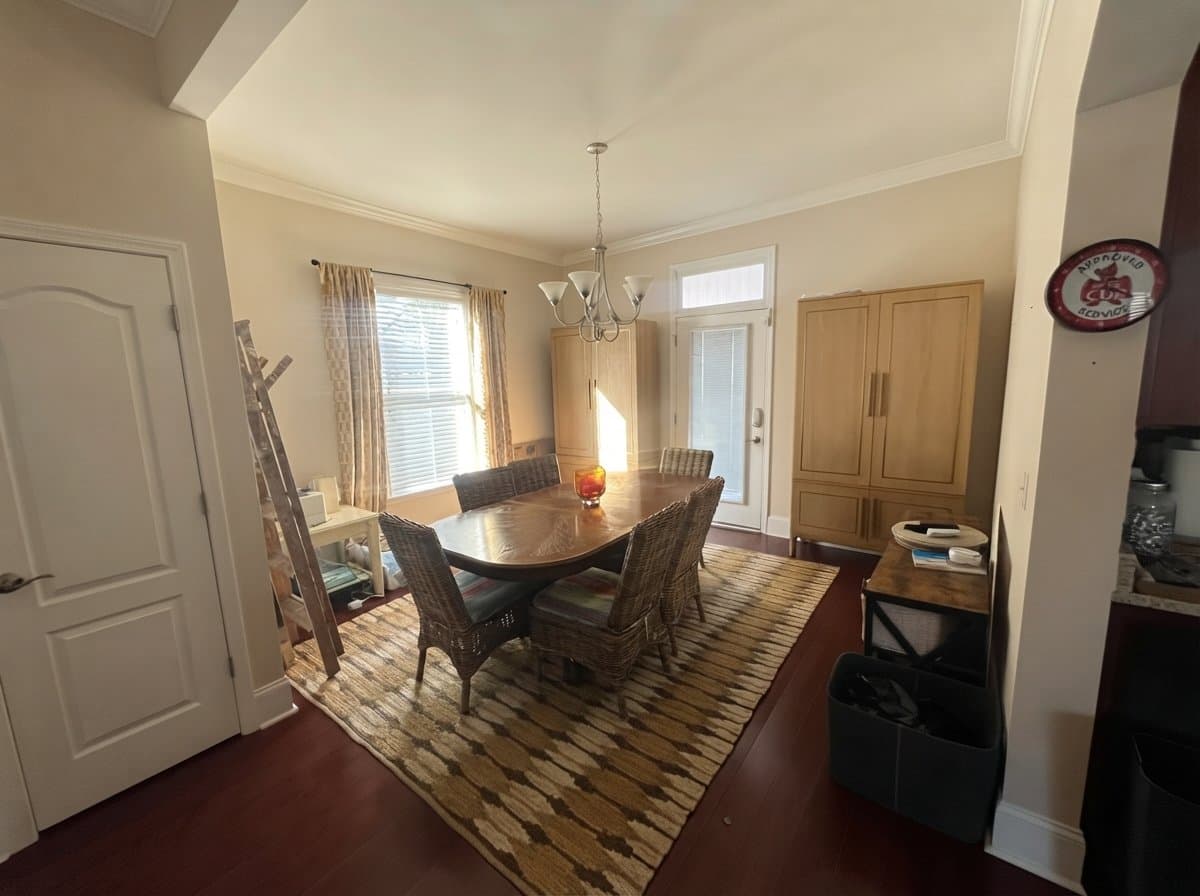 Savannah House: 522 E 40th St