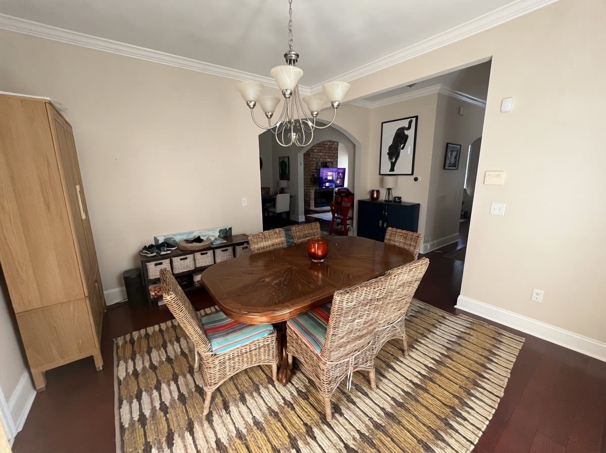 Savannah House: 522 E 40th St
