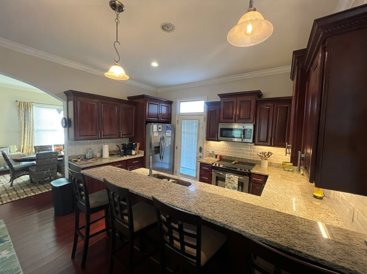 Savannah House: 522 E 40th St