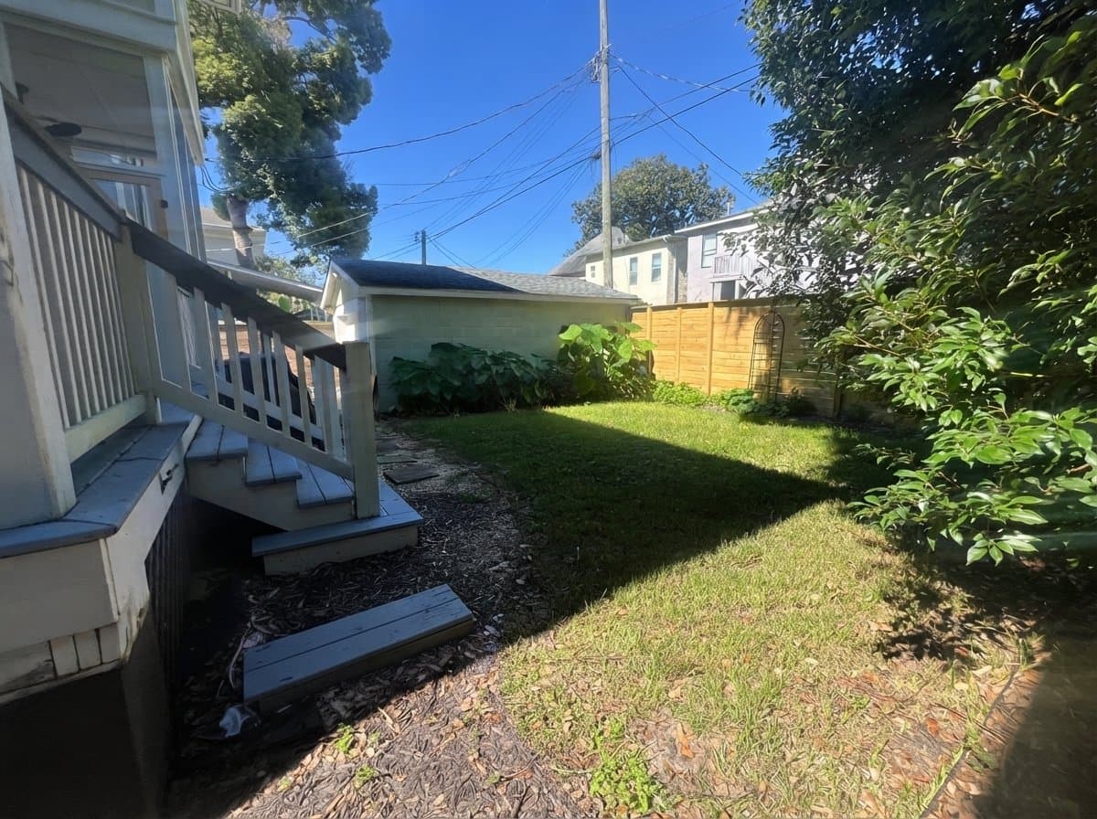 Savannah House: 522 E 40th St