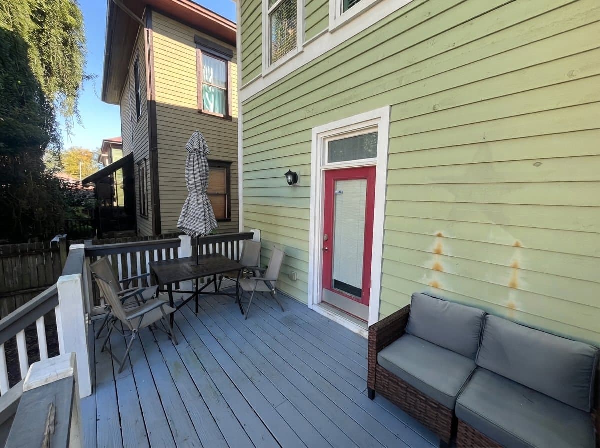 Savannah House: 522 E 40th St