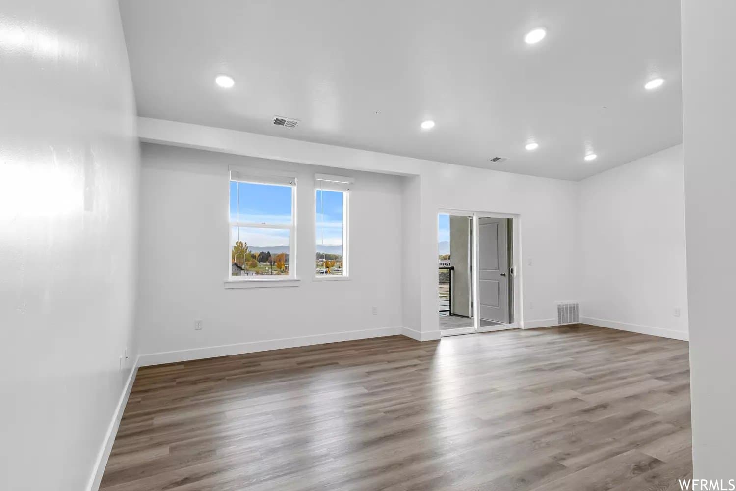 Providence Single Room: 472 W 40 S