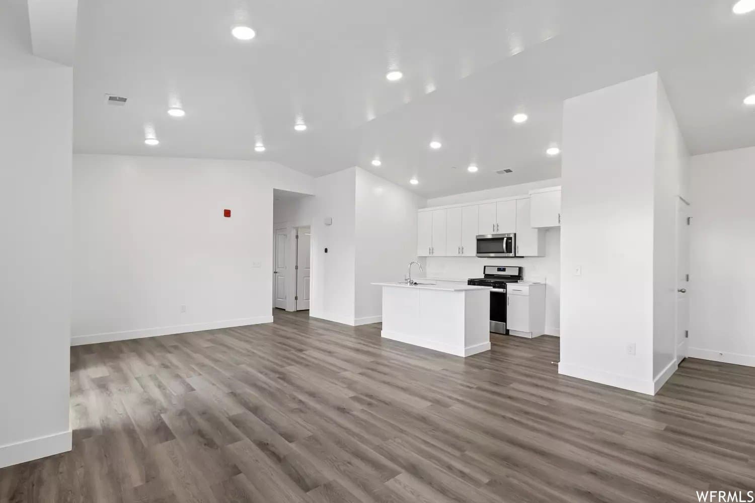 Providence Single Room: 472 W 40 S