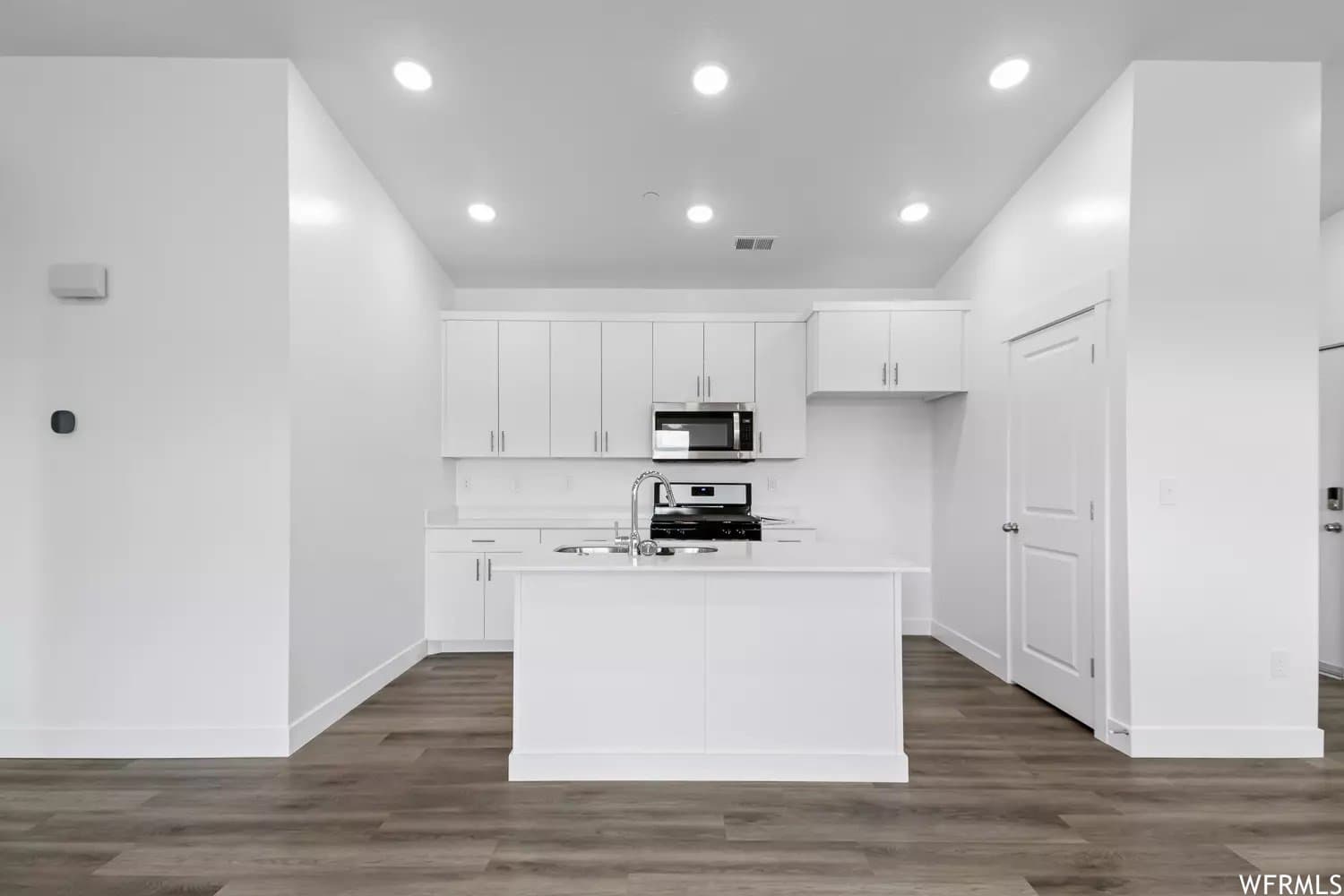 Providence Single Room: 472 W 40 S