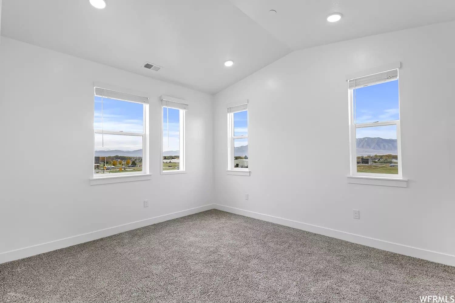 Providence Single Room: 472 W 40 S
