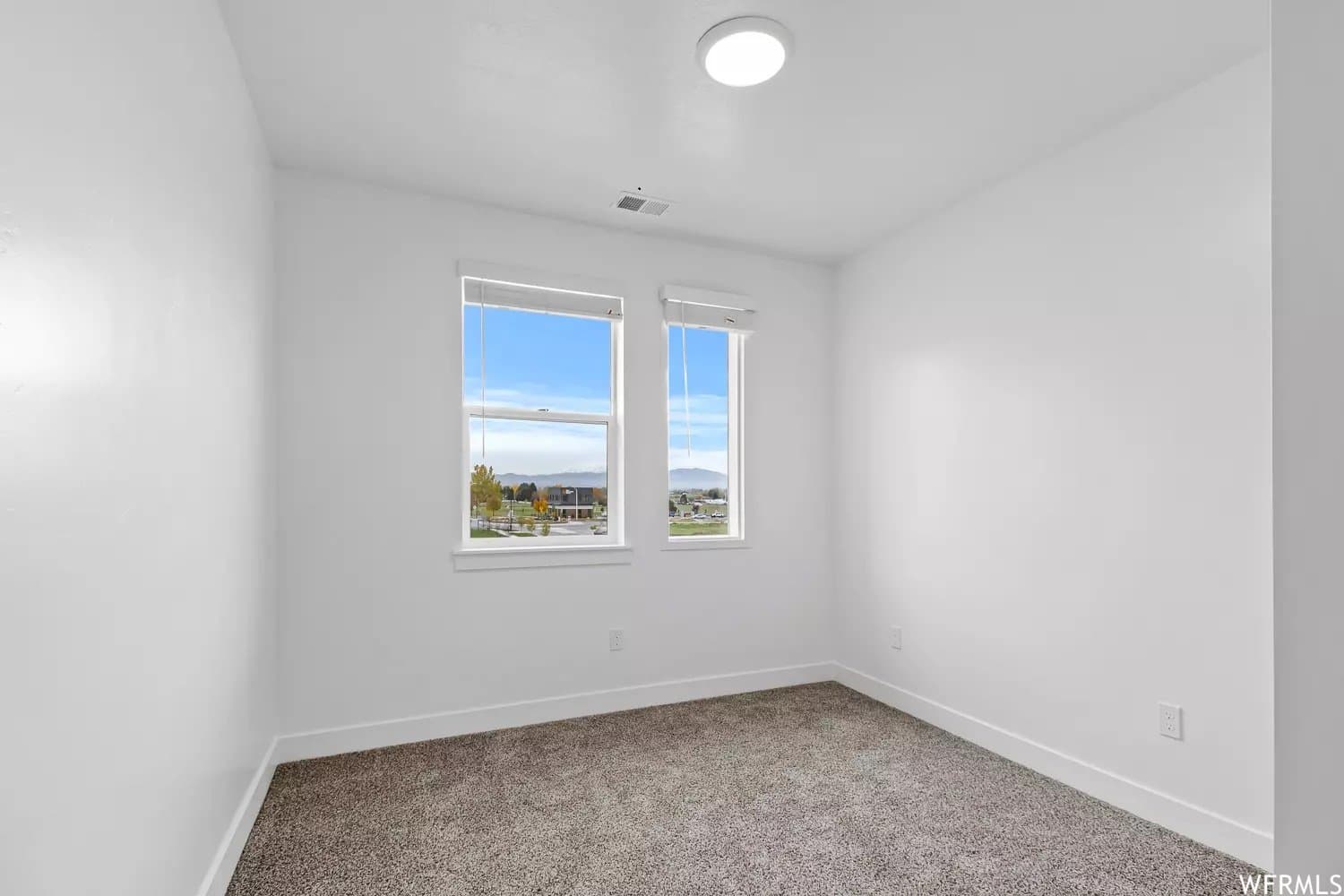 Providence Single Room: 472 W 40 S
