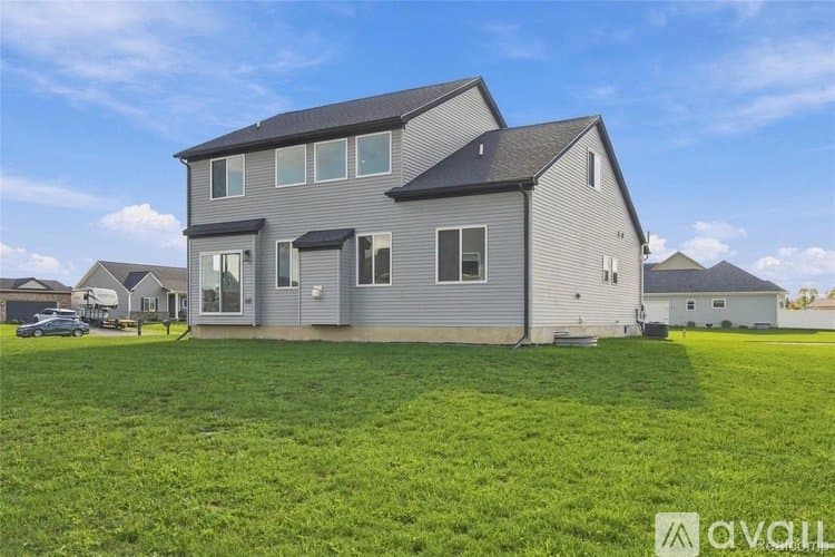 Grand Blanc House: 1448 Woodlake Ln