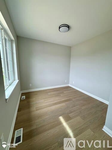 Grand Blanc House: 1448 Woodlake Ln