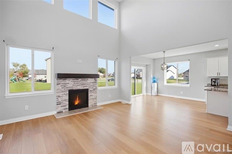Grand Blanc House: 1448 Woodlake Ln