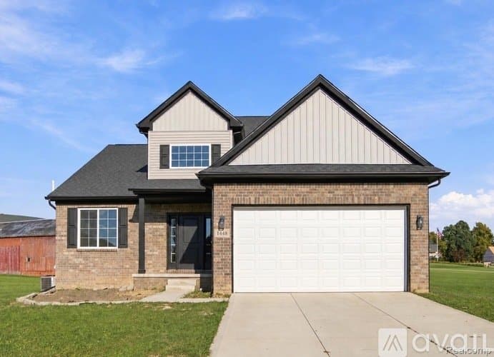 Grand Blanc House: 1448 Woodlake Ln