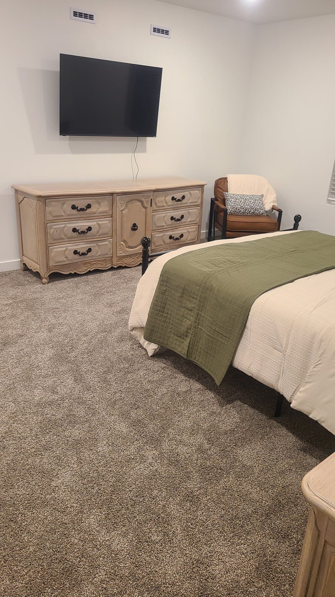 Salem Townhome: 1713 E Albion Dr