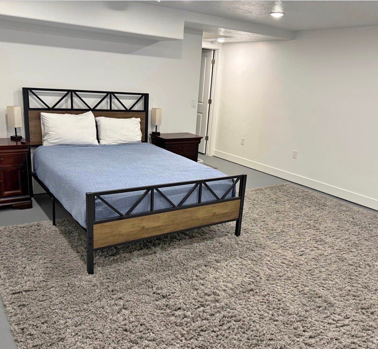 Salem Townhome: 1713 E Albion Dr