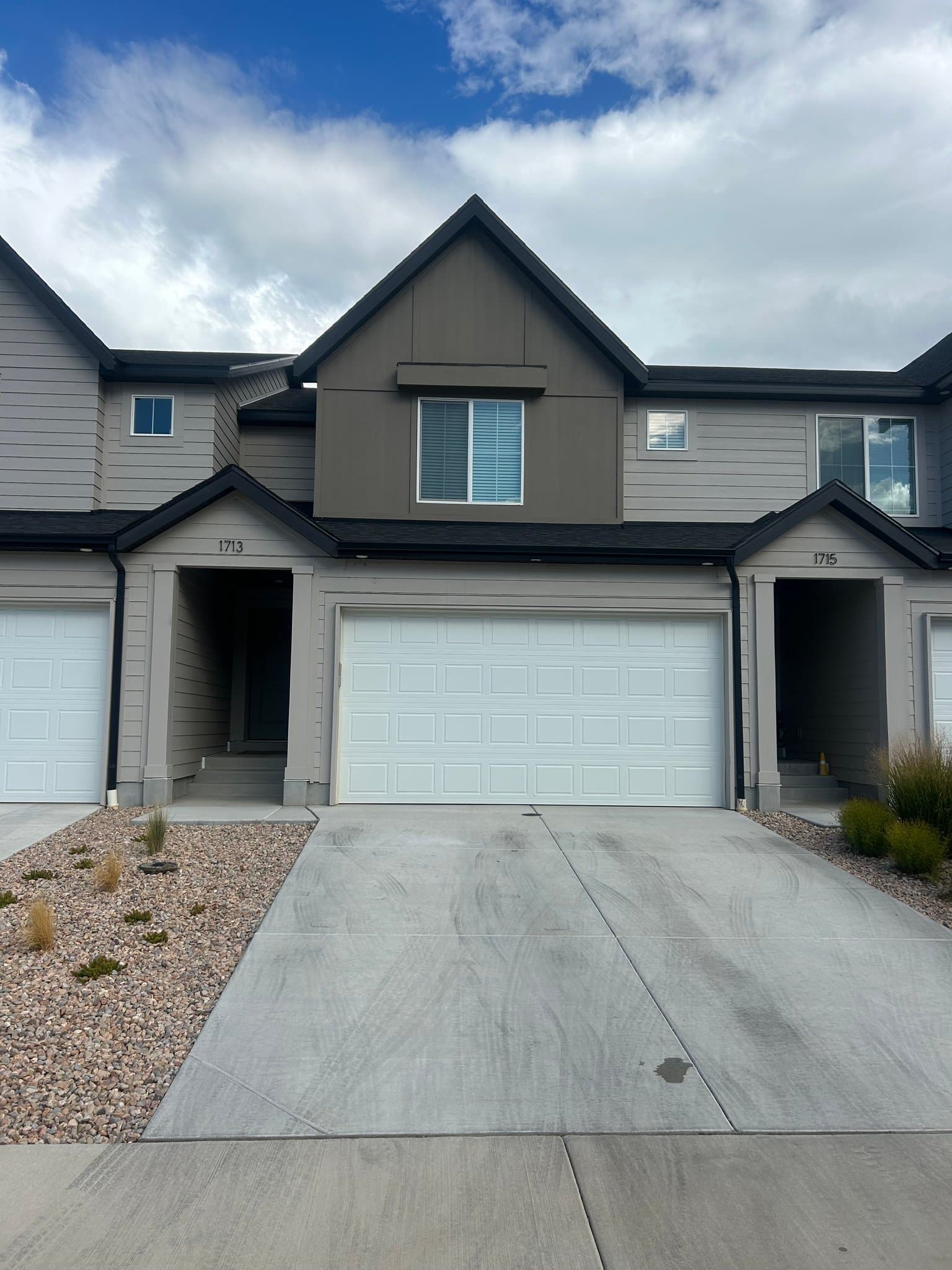 Salem Townhome: 1713 E Albion Dr