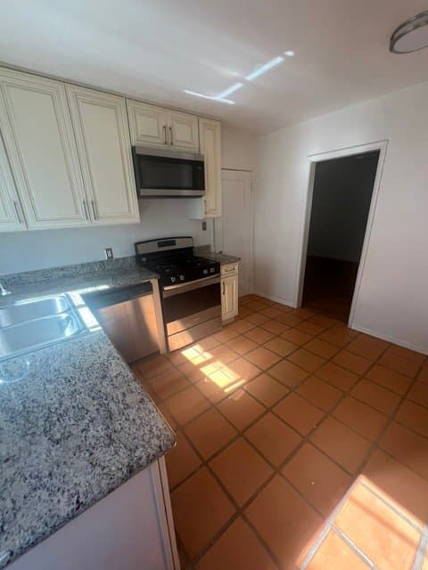 Glendale Multiplex: 620 Alexander St Unit B