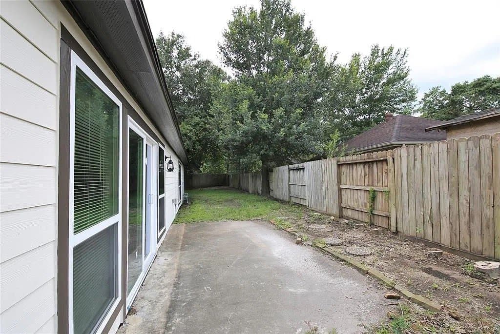 Houston House: 4407 Belle Hollow Dr