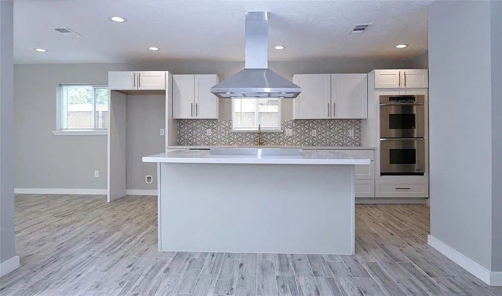 Houston House: 4407 Belle Hollow Dr
