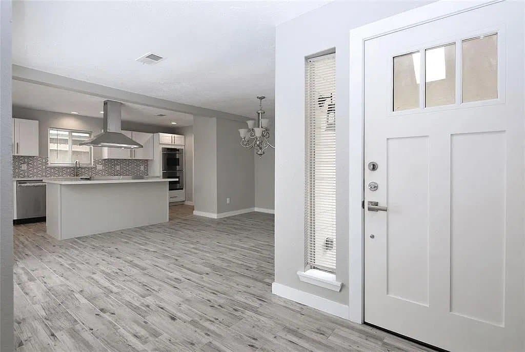 Houston House: 4407 Belle Hollow Dr