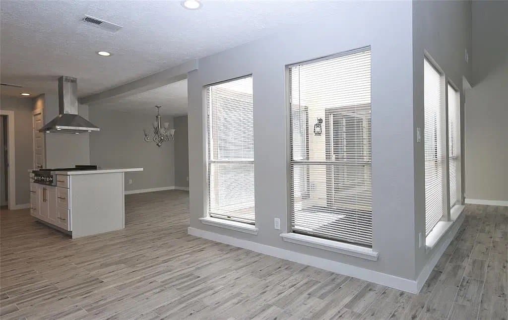 Houston House: 4407 Belle Hollow Dr