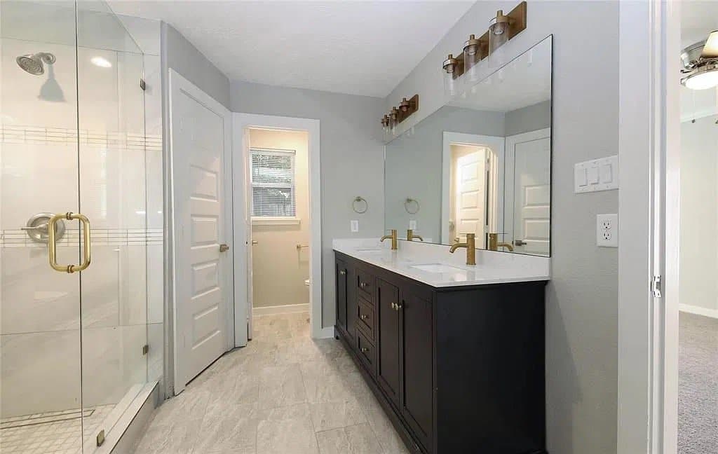Houston House: 4407 Belle Hollow Dr