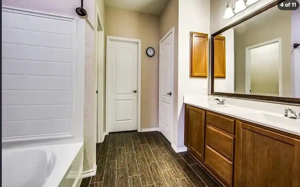 San Antonio House: 20319 Roche Oak