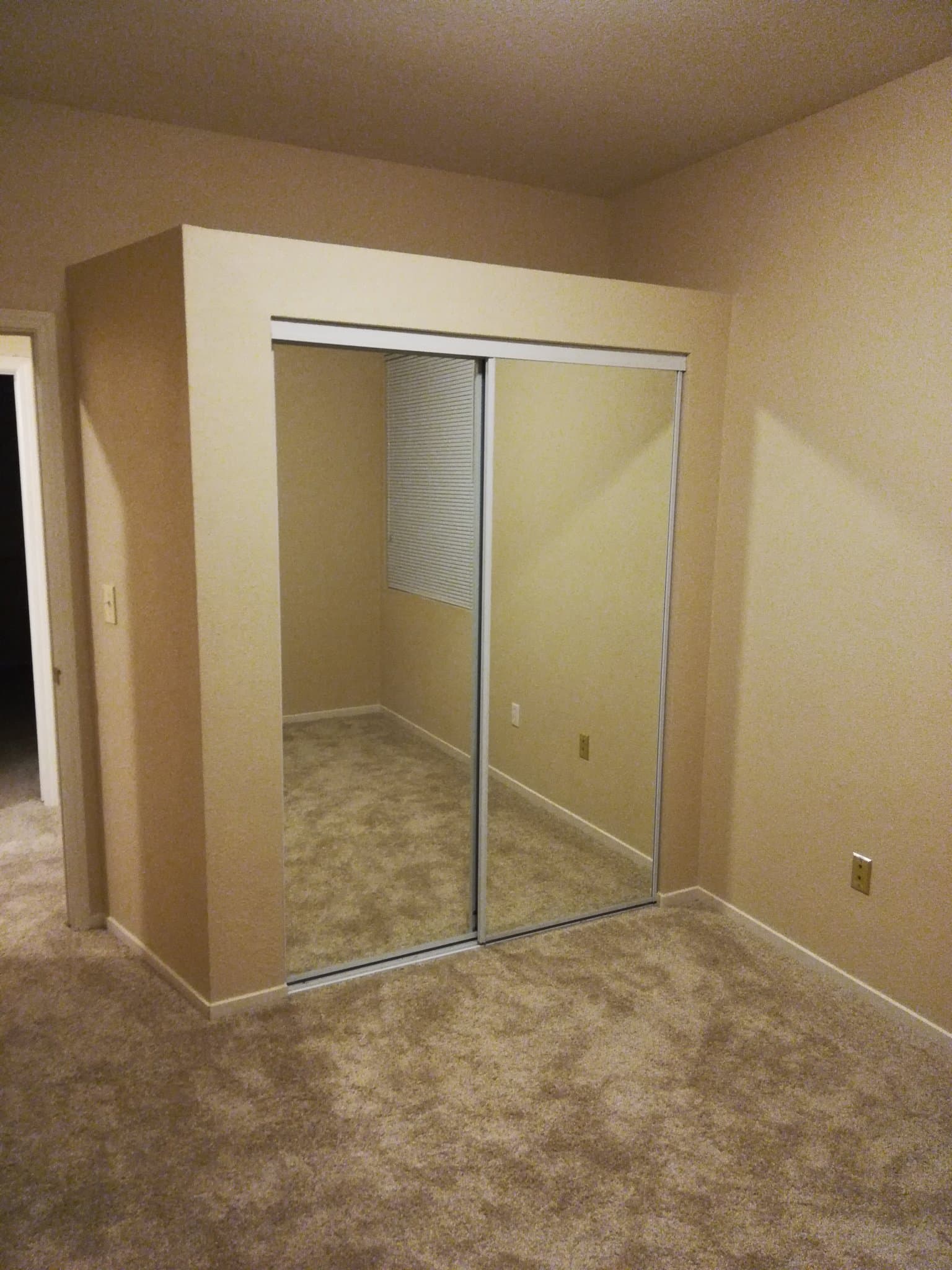 Pittsburg House: 237 Cloverbrook Cir
