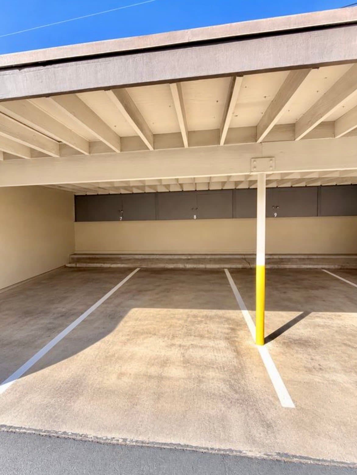 Montrose Multiplex: 4439 Ocean View Blvd