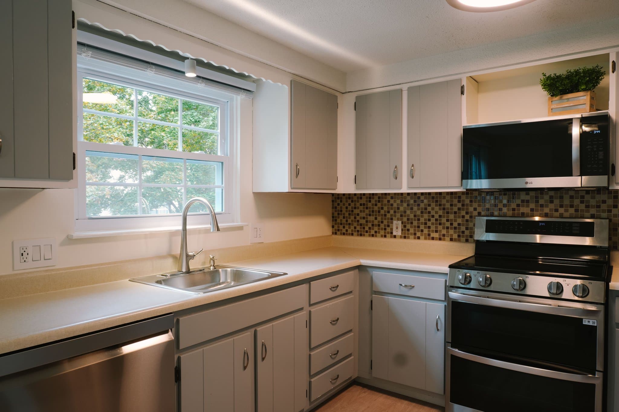 Merrimack Townhome: 20 East Ridge Rd