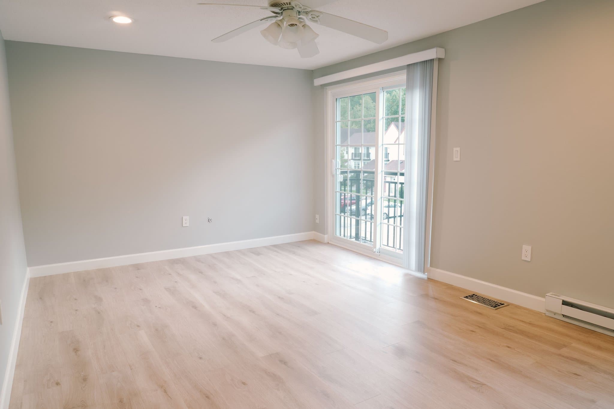 Merrimack Townhome: 20 East Ridge Rd