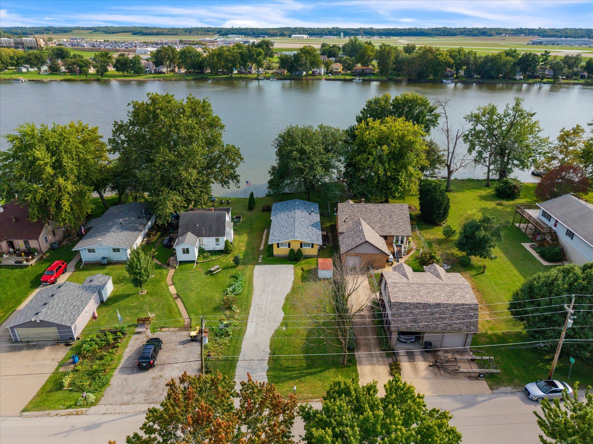 Moline House: 1708 N Shore Dr